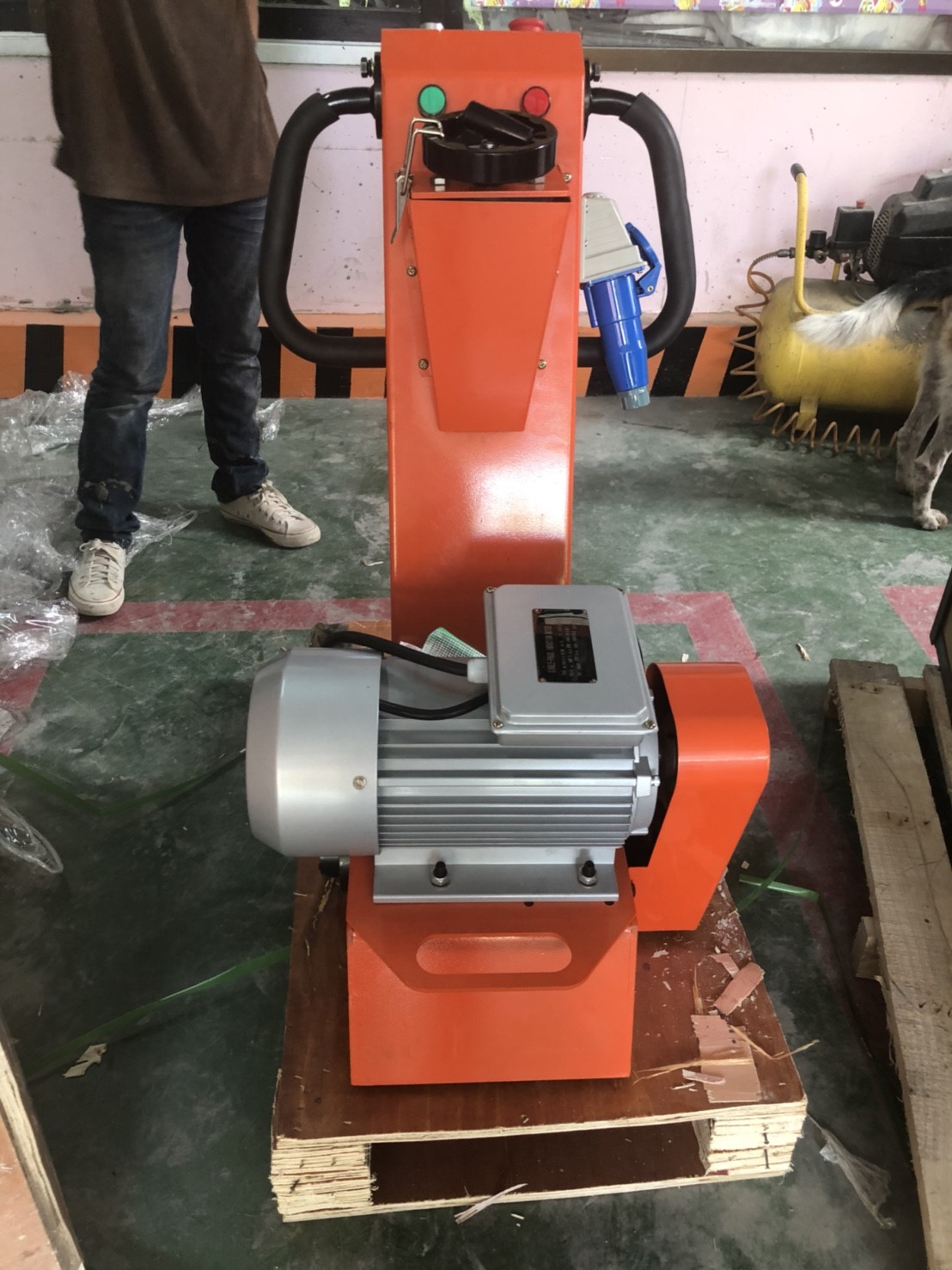 SC200E เครื่องขูดผิวคอนกรีต (Scarifying Machine) 220V.