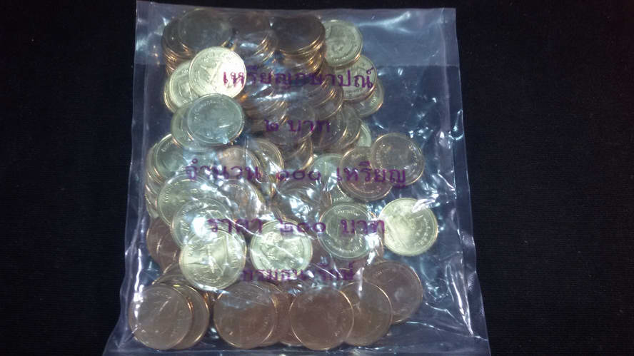 ยกถุง 100 เหรียญ 2 บาทสีเงินปี2557 สภาพUNC หายากลำดับ1
