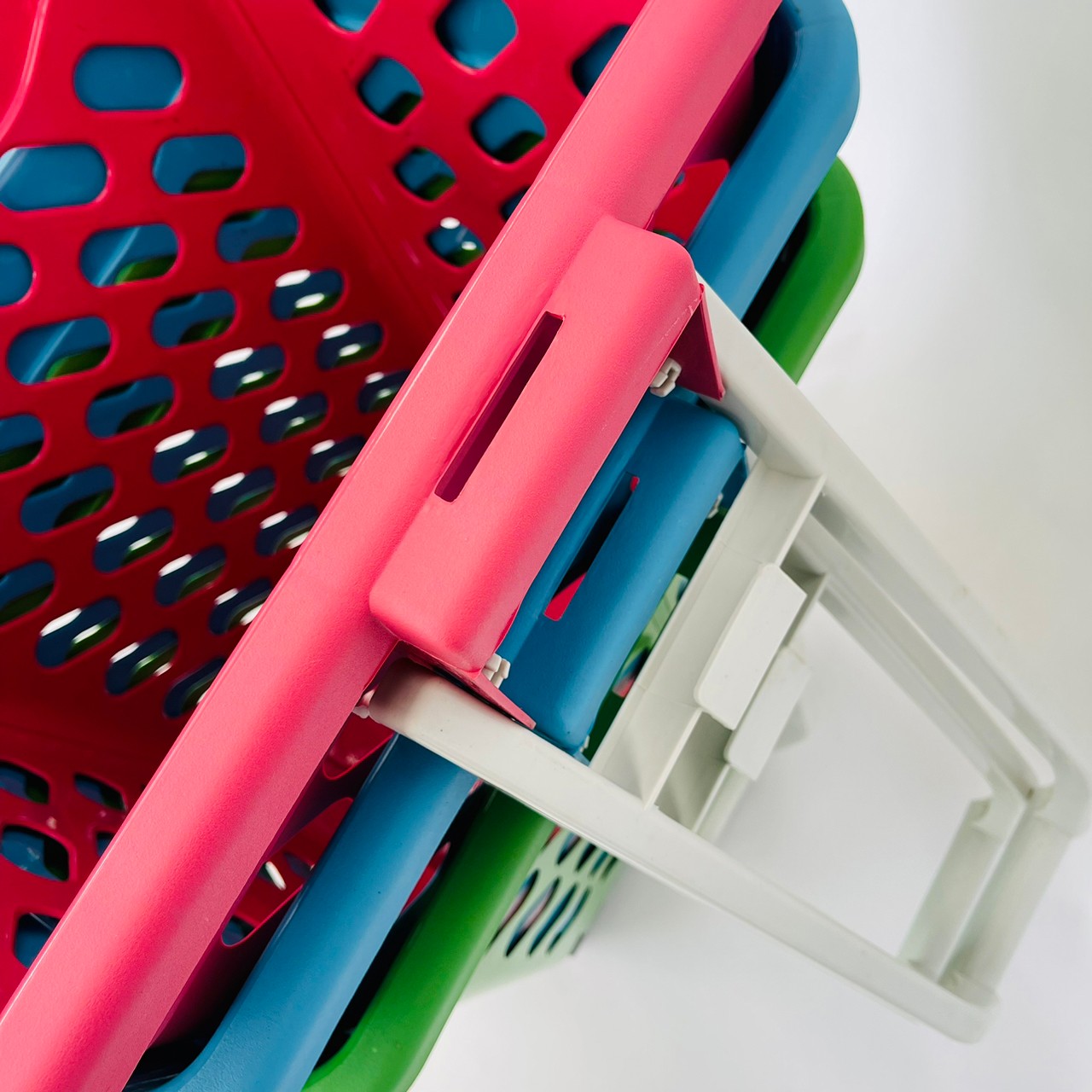 ชมพู ฟ้า เขียว