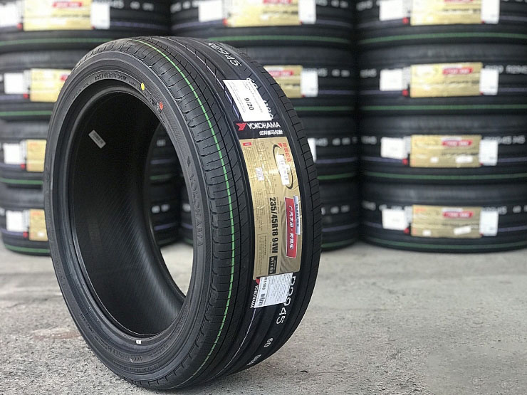 ยางYOKOHAMA ADVAN DECIBEL V551 ขนาด 215/45-18ราคาพิเศษ สั่งได้