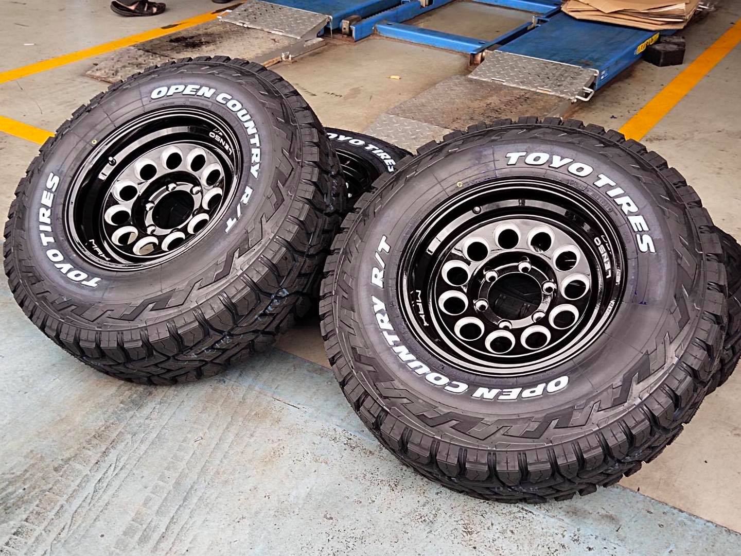 ล้อLENSO MAX8 ขอบ16 พร้อมยาง TOYO OPRT 265/75-16