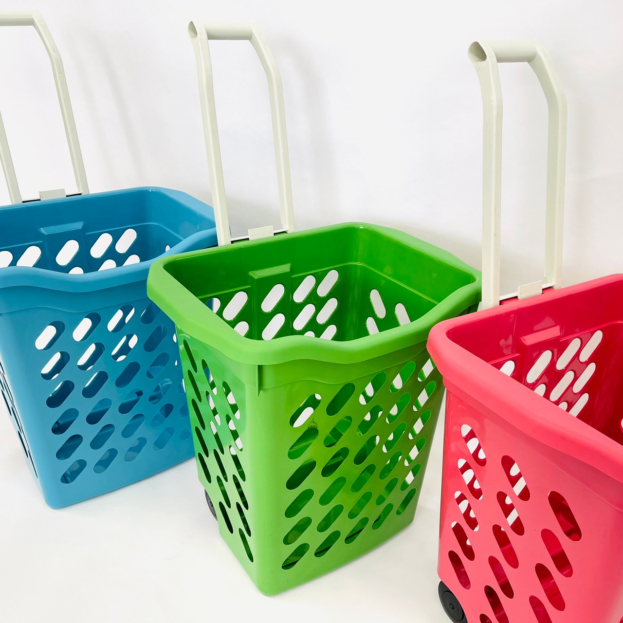 ชมพู ฟ้า เขียว