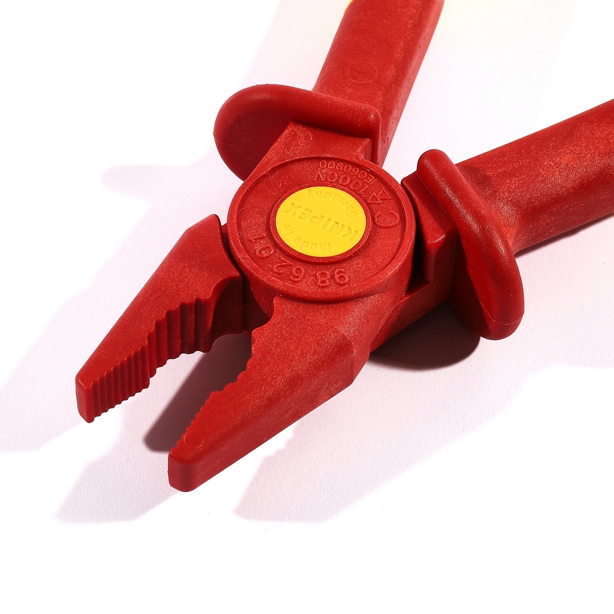 KNIPEX 98 62 01 คีมปากแบนพลาสติก ป้องกันกระแสไฟ 1000V