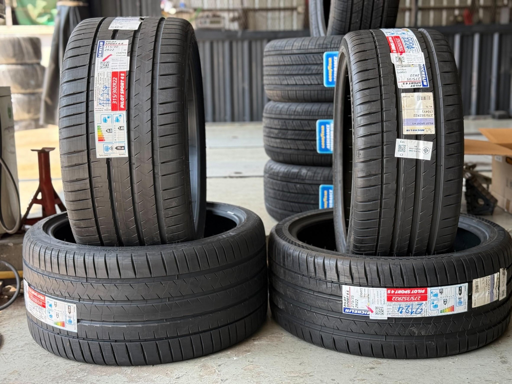 ยาง MICHELIN PILOTSPORT 4S ขนาด ขนาด 275/35R22