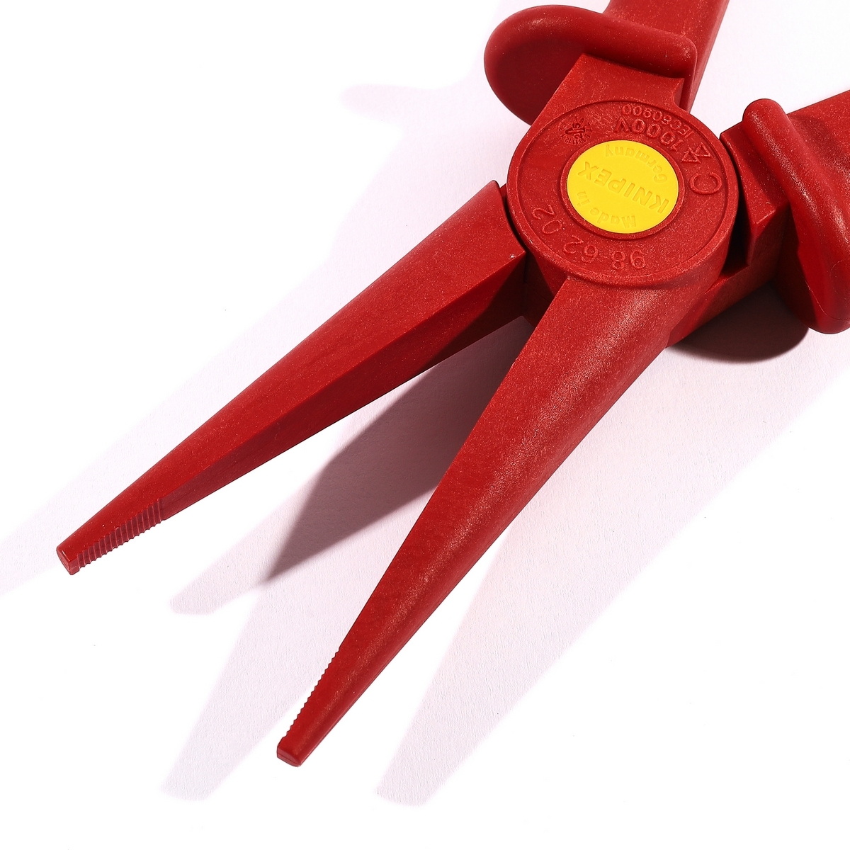 KNIPEX 98 62 02 คีมปากแหลมพลาสติก ป้องกันกระแสไฟ 1000V