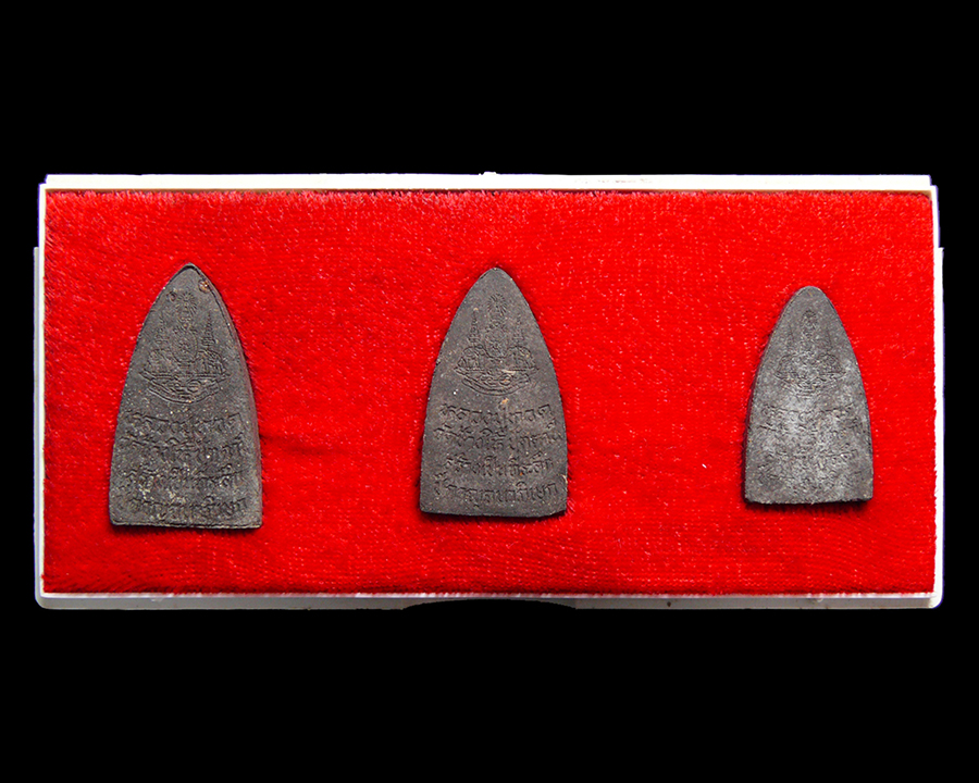 หลวงปู่ทวดเนื้อว่าน วัดช้างให้ รุ่นที่ระลึกปีกาญจนาภิเษก พร้อมกล่อง