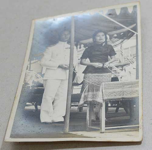 พระบรมฉายาลักษณ์พระบาทสมเด็จพระเจ้าอยู่หัวภูมิพลอดุลยเดช และ สมเด็จพระบรมราชินีนาถ