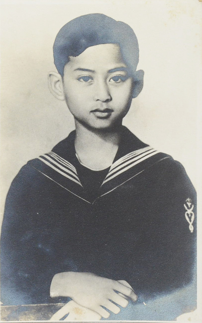 พระบรมฉายาลักษณ์ พระบาทสมเด็จพระปรเมนทรมหาอานันทมหิดล พระอัฐมรามาธิบดินทร รัชกาลที่ 8