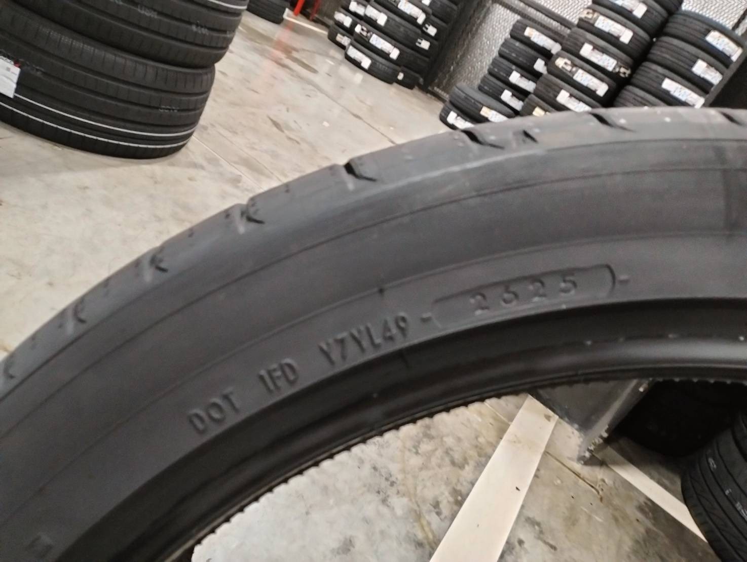 ยาง YOKOHAMA ADVAN SPORT V107 ขนาด 225/40-19ราคาพิเศษ สั่งได้