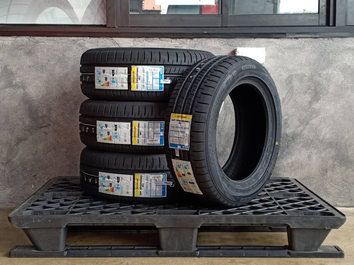 ยาง DUNLOP SP TOURING R1 ขนาด 195/65-15ราคาพิเศษ สั่งได้