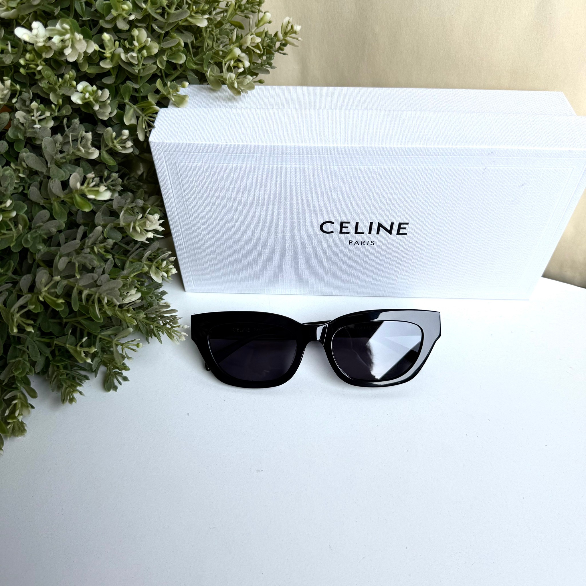 CELINE 🖤🖤Mol: CL40204F Sz.56-18-145 mm Col. Black Full box set 📞Contact us 🆔 http://line.me/ti/p/%40kwi1088c Website:💻 www.olsopticshop.lnwshop.com สินค้าใหม่ 👉 https://linevoom.line.me/user/_dRVZXavteKIyd4_