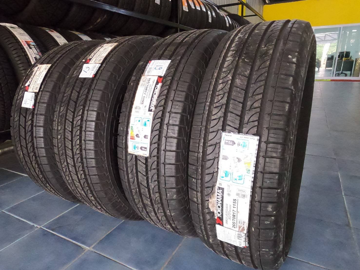 ยาง YOKOHAMA GEOLANDAR HT ขนาด 265/70-17 ยางใหม่ ปีเก่า เส้นละ 3500 บาท
