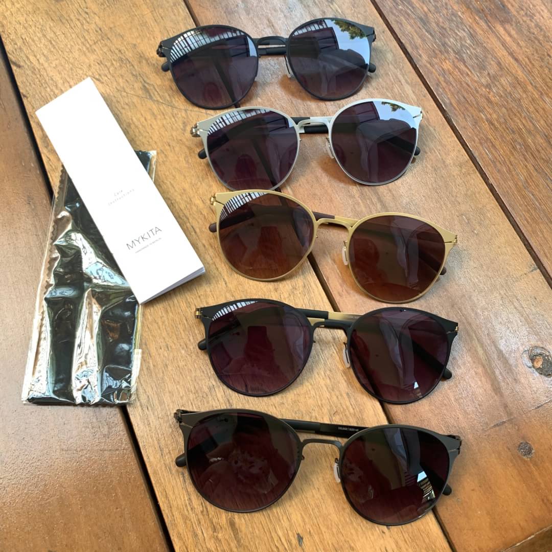กรอบแว่น MYKITA CELESTE ทรงน่ารัก วัสดุไททาเนี่ยม บางมาก เบามาก และทนมาก เลนส์แท้ UV protect 400 Sz. 52-20-140 mm อุปกรณ์ครบเซทใหญ่ตามแบรนด์ : Full set ✅รับประกันความพอใจ👍🏼 ราคา 1700 บาท ถ่ายจากสินค้าจริง ตรงปก ❌ไม่จกตาɴ