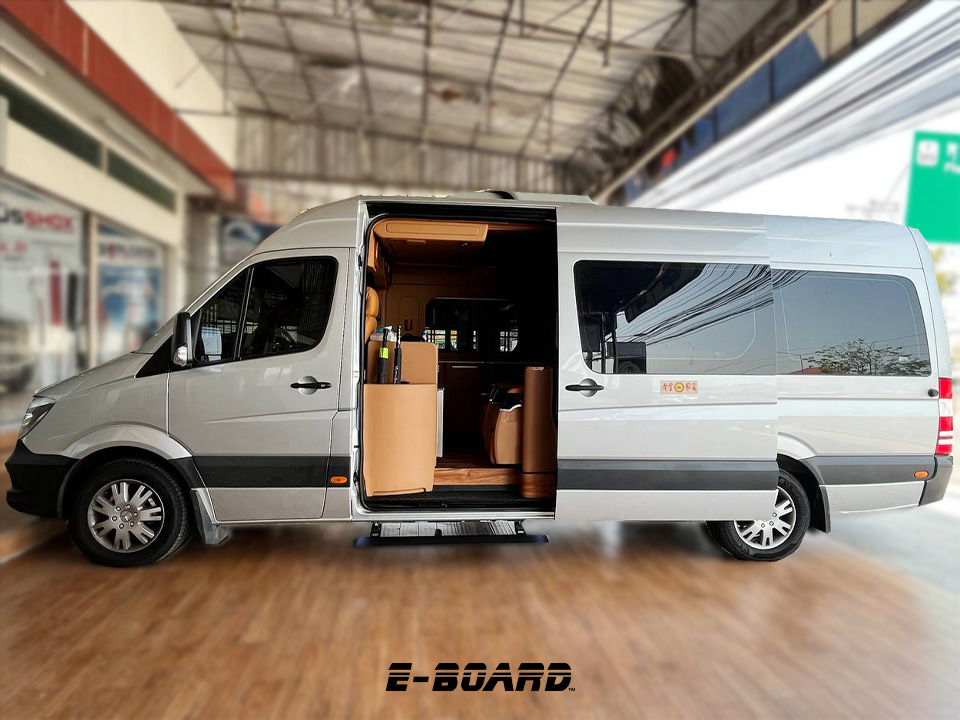 ศูนย์จำหน่ายเเละติดตั้งบรรไดไฟฟ้า E-BOARD สำหรับรถMERCEDEZ BENZ SPRINTER