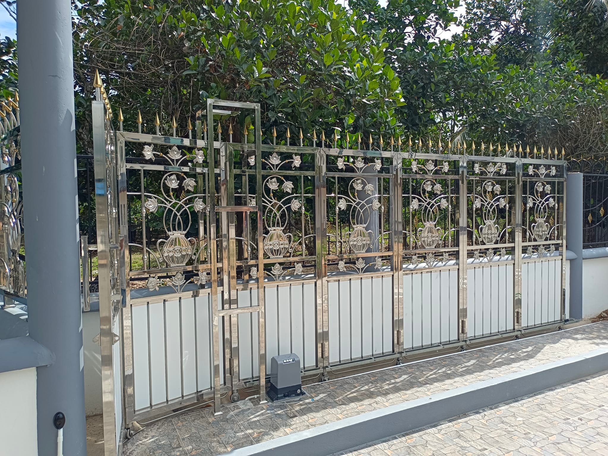 เสร็จเรียบร้อยพร้อมส่งงานประตูรั้วสแตนเลสบานเลื่อนโค้งสวยๆงามๆตามใจเจ้าของบ้าน ขอบคุณที่สำรองจองคิวตั้งแต่ยังไม่ทำรั้วครับ ที่บางแสน ชลบุรี