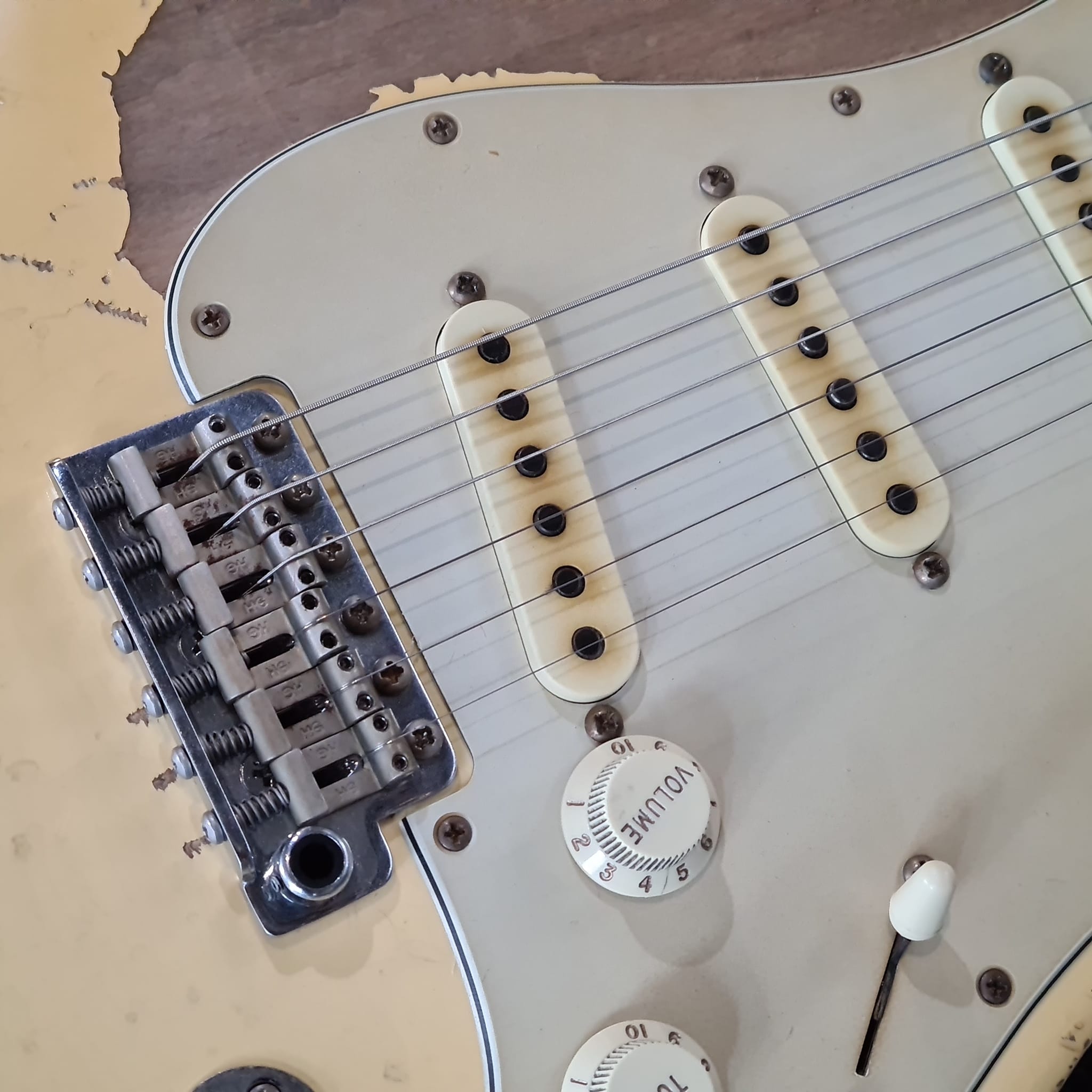 (BRAND NEW) JOHN CRUZ CUSTOM GUITARS - CROSSVILLE ST , VINTAGE WHITE "BATTLE AXE" #JC01010622 (2022)