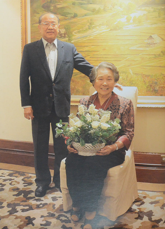 ชวลิต ธนะชานันท์ (ชีวประวัติ-ผลงาน) (ขายตามสภาพ)