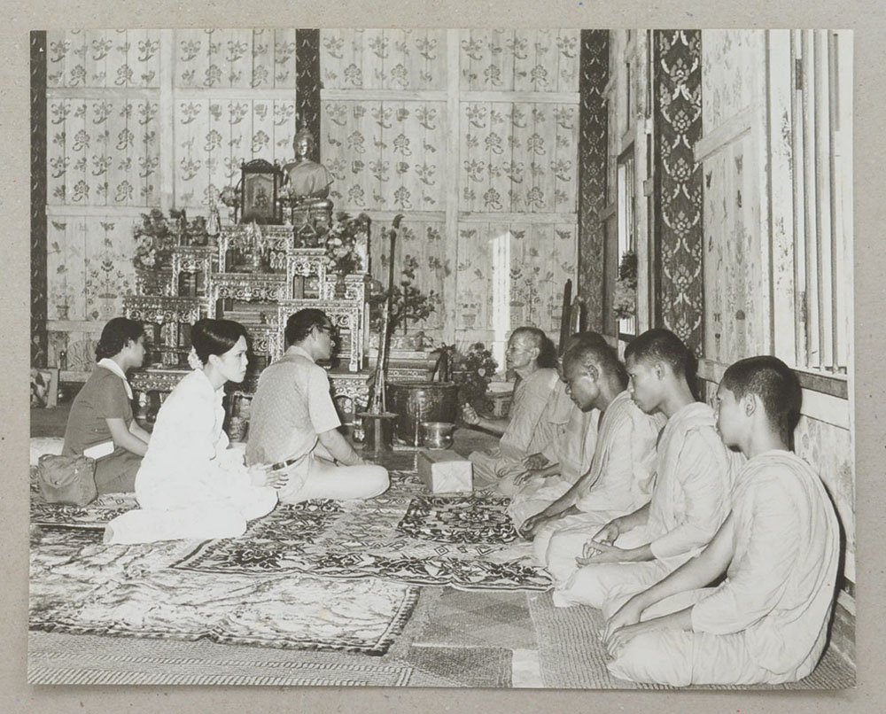 พระบรมฉายาลักษณ์พระบาทสมเด็จพระเจ้าอยู่หัวภูมิพลอดุลยเดช และ สมเด็จพระนางเจ้าสิริกิติ์ พระบรมราชินีนาถ