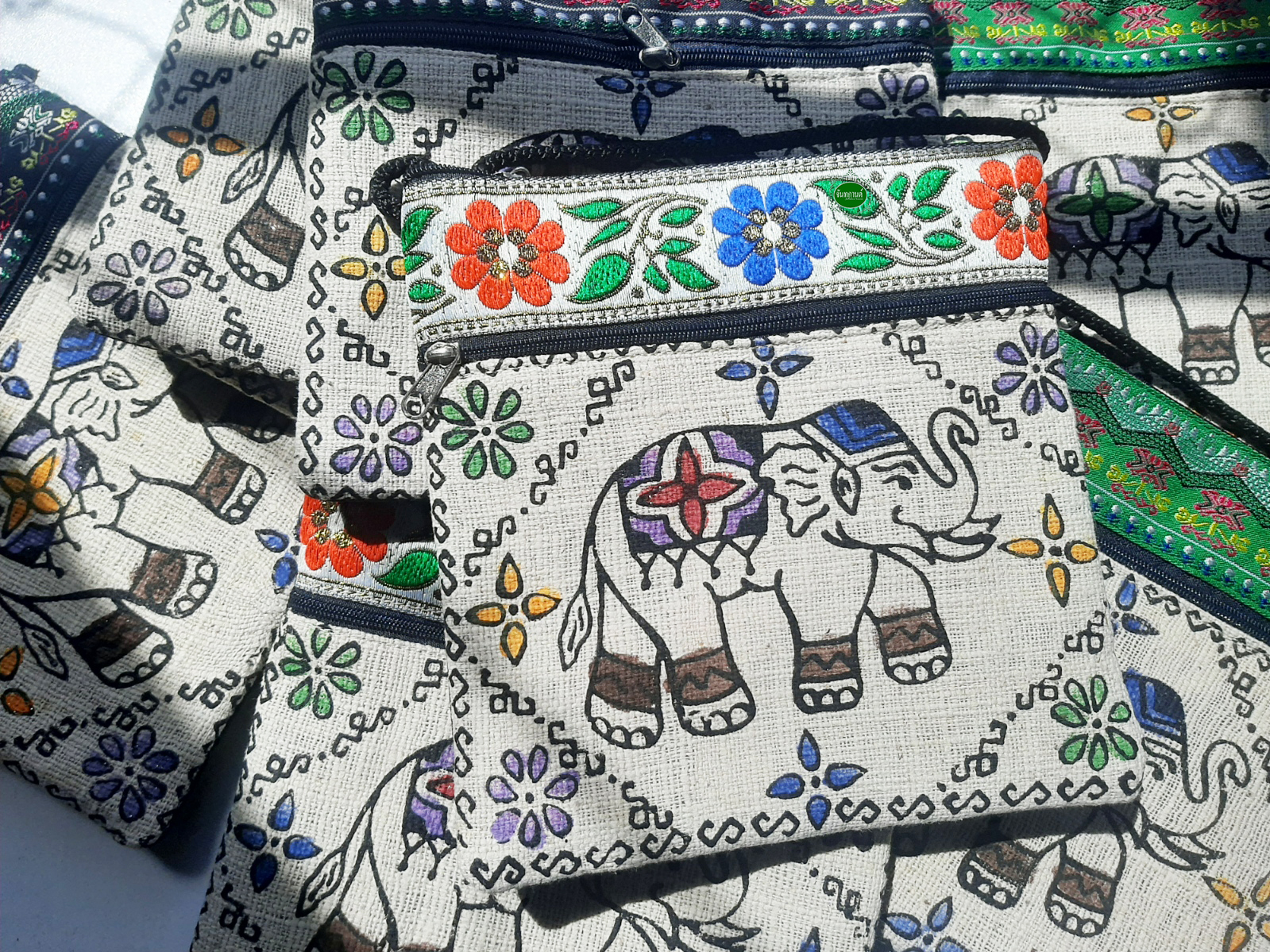 กระเป๋าผ้าสะพายผ้าช้างพิมพ์คละสีคละลาย5ใบ