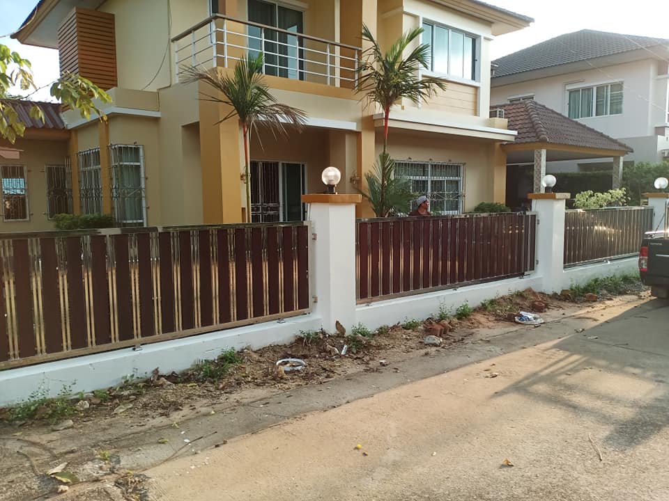 ประตูรั้วสแตนเลสอลูมิเนียมลายไม้ 0932734236 ช่างตั้ม รุ่งเรืองสแตนเลส