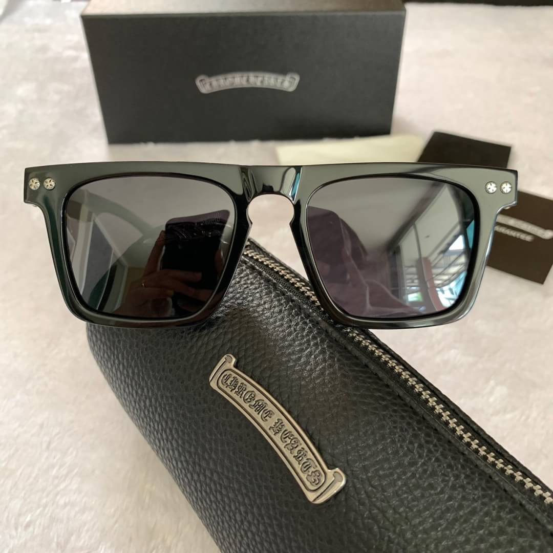 #olschromeglasses CHROME HEARTS งานออริ ใส่ได้ทั้ง ญ/ช รุ่นนี้เท่ห์มาก กรอบพลาสติกเลยิ่น ขาโลหะสีดำด้าน หุ้มปลายขาพลาสติก แต่งโลหะรมดำ เท่ห์ๆ 🖤พร้อมส่ง🖤 Model : BJORN AGAIN Size : 51-21-145 mm Color : ดำล้วนเลนส์ดำ, น่ำตาลกระเลนส์ชา Pri. 1