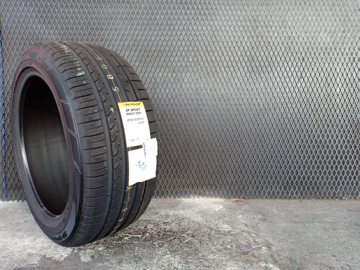 ยาง DUNLOP SP SPORT MAXX 060+ ขนาด 245/50-18
