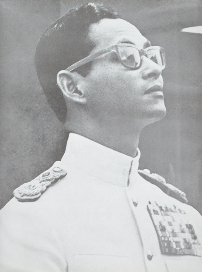 ประมวลพระบรมฉายาลักษณ์ พระราชกรณียกิจ และพระราชจริยาวัตร พุทธศักราช 2512 (ภาษาไทย-อังกฤษ)