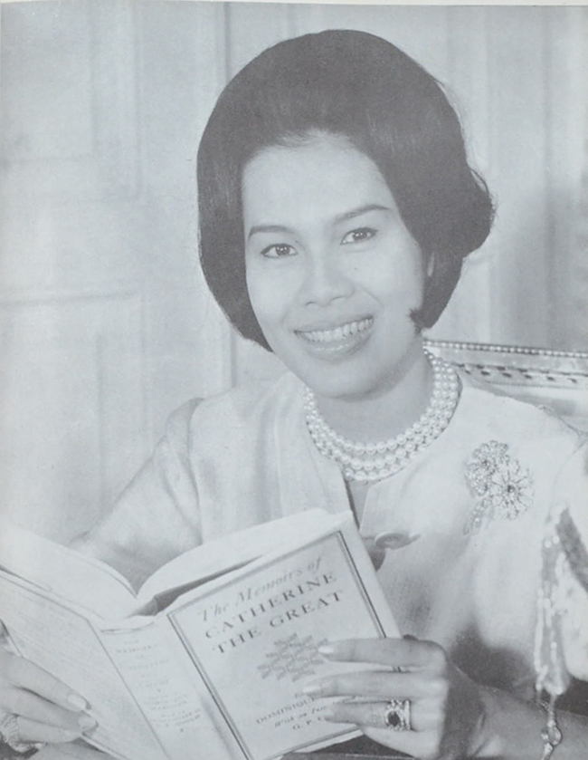 ประมวลพระบรมฉายาลักษณ์ พระราชกรณียกิจ และ พระราชจริยาวัตร พุทธศักราช 2514