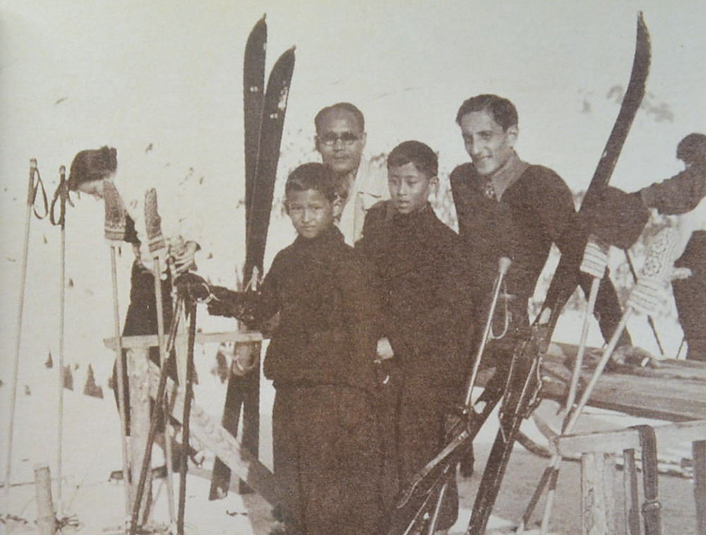 สมุดภาพ สรรเสริญพระบารมี (ภาษาไทย-อังกฤษ / พร้อมแผ่น CD)