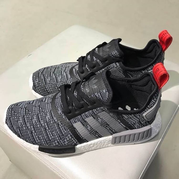 NMD R1 เทาเข้มแท็กแดง