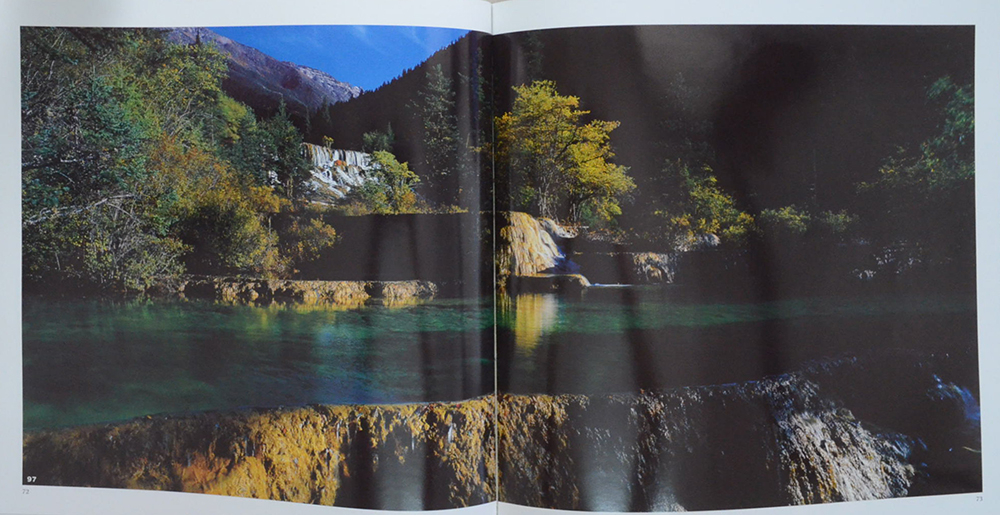 CREAM OF JIUZHAIGOU VALLEY AND HUANGLONG IN FOUR SEASONS (2 ภาษา)