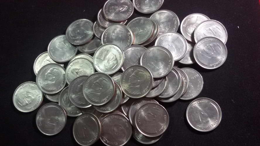 เหรียญ 5 บาท พระบาทสมเด็จพระปรมินทรมหาภูมิพลอดุลยเดช พระชนมายุ 50 พรรษา2520 UNC