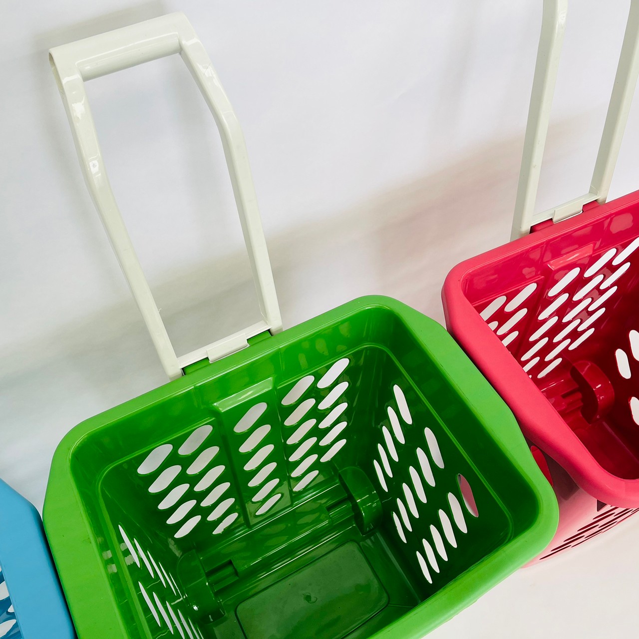 ชมพู ฟ้า เขียว