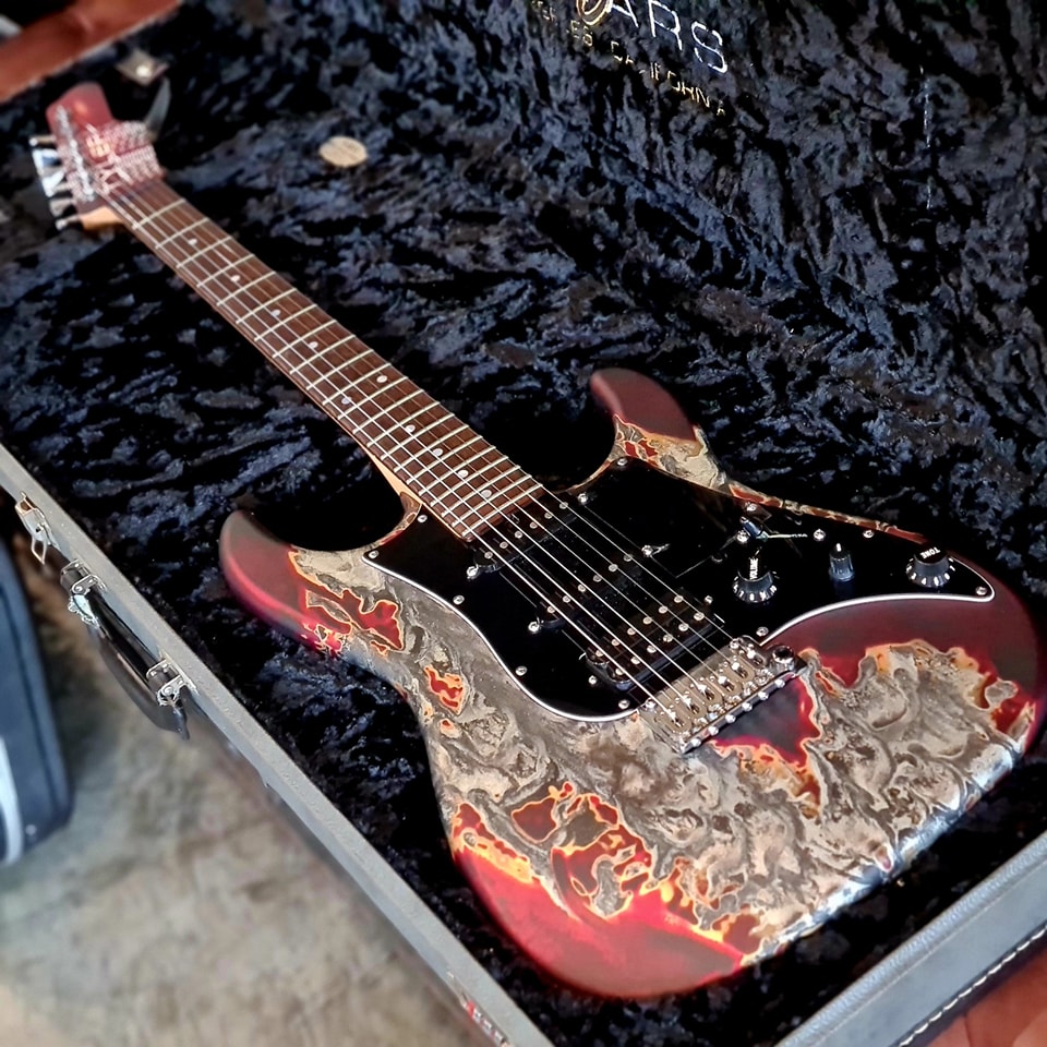 (USED) James Tyler USA - Studio Elite Burning Water 2K Matching Headstock