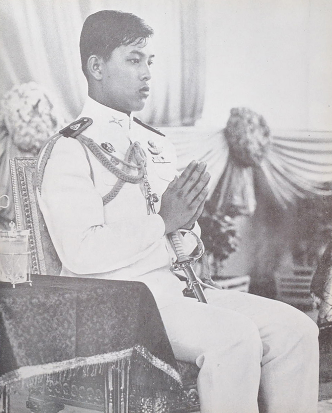 ประมวลพระบรมฉายาลักษณ์ พระราชกรณียกิจ และพระราชจริยาวัตร พุทธศักราช 2512 (ภาษาไทย-อังกฤษ)