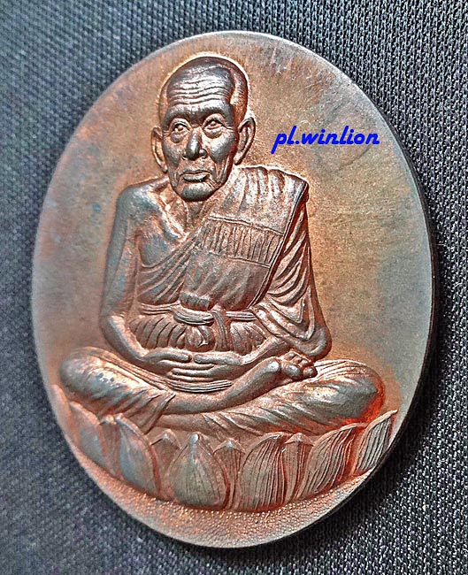 เหรียญหลวงพ่อทวด รุ่นมงคลจักรวาลพุทธาคมเขาอ้อ ขนาด 4.5 ซม. วัดเขาอ้อ ปี 2545