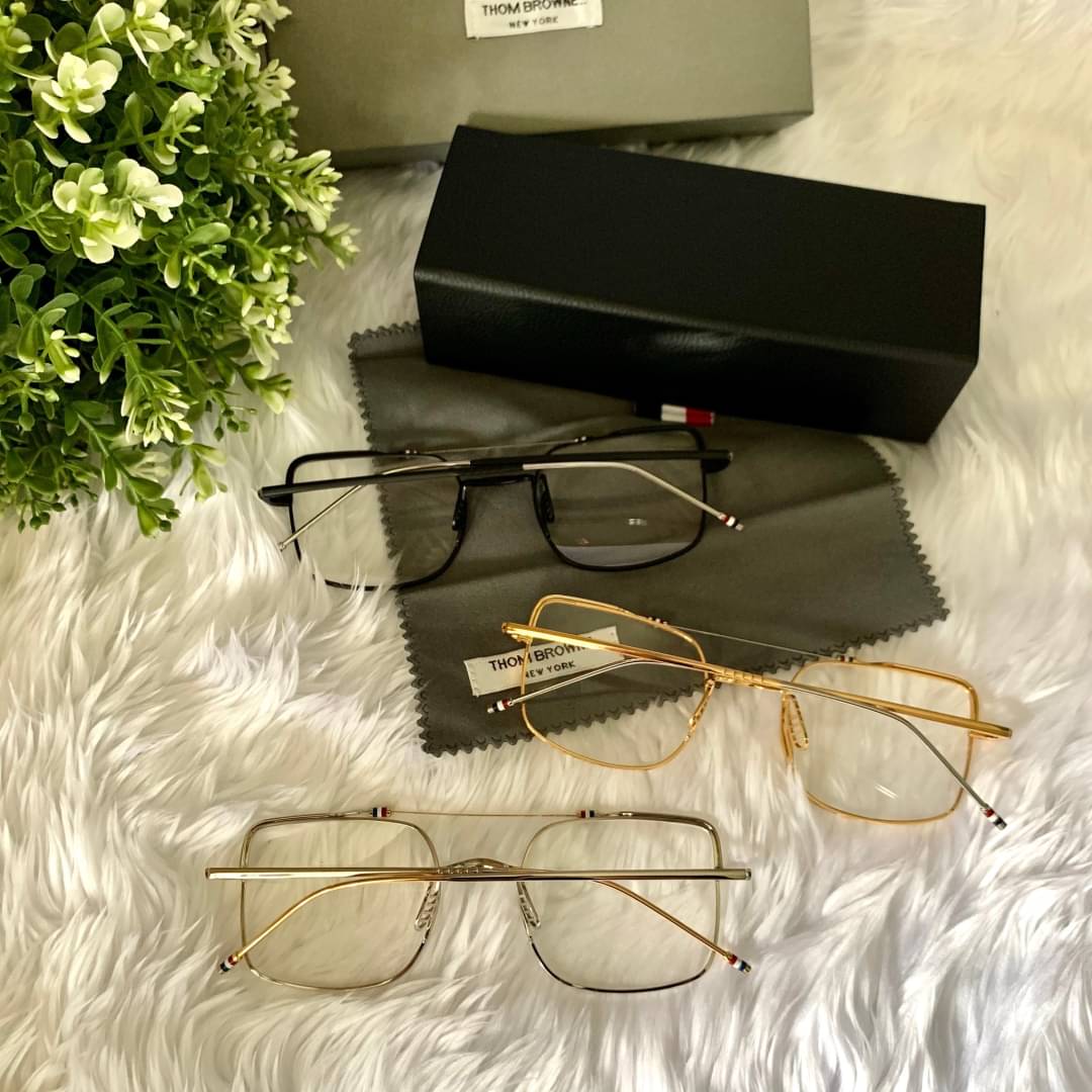 🔥🔥กรอบแว่น THOM BROWNE TBX909🔥🔥 กรอบแฟชั่น ทรงเหลี่ยม งานสวยเปะมากกกกกก งานเกรด Hi end ปั้มโลโก้ทุกจุด เทียบแท้1:1 ❤️Sz. 49-22-140 mm ❤️Col. ดำ, เงิน, ทอง ❤️อุปกรณ์ครบเซทใหญ่ตามแบรนด์ : Full set ✅