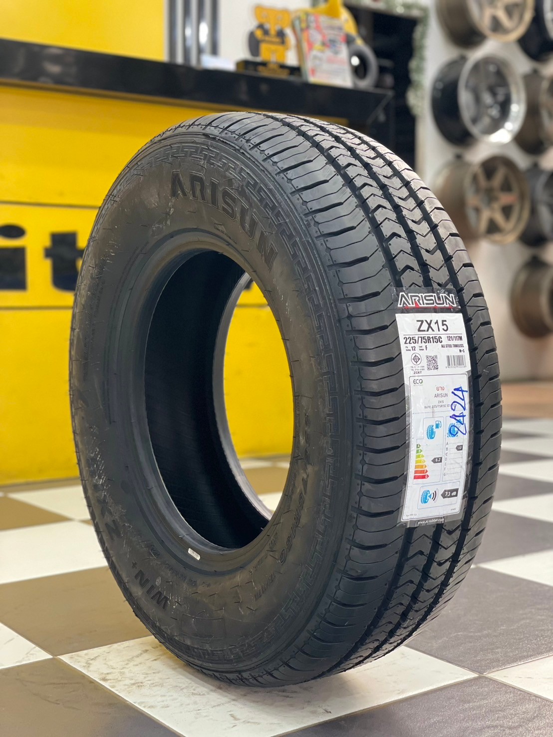 ยางARISAN ZX15 ขนาด 225/75-15ราคาพิเศษ สั่งได้