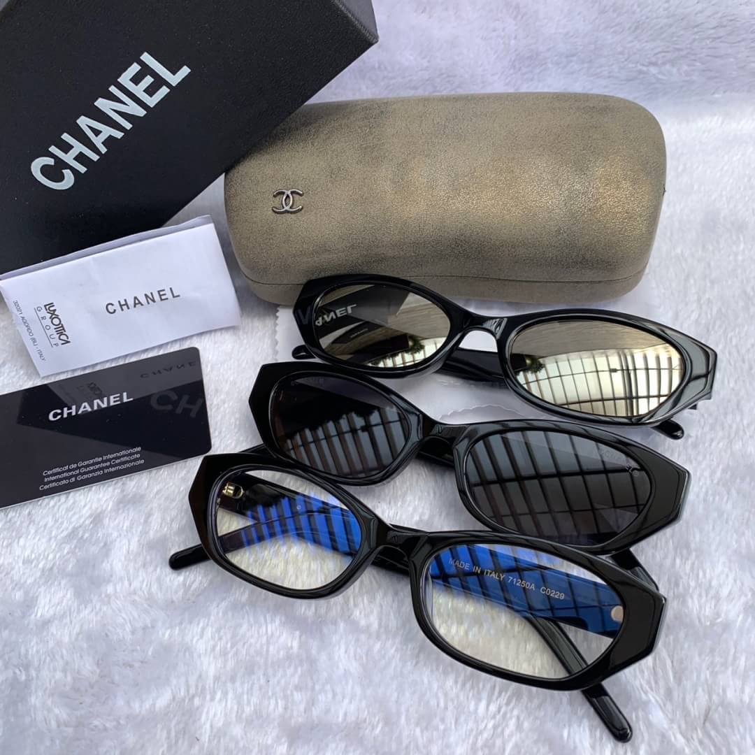 #olschanelglasses CHANEL 70250A MADE IN ITALY งานนี้เอาใจคนอยากได้กรอบ สามารถนำไปตัดเลนส์ได้ 💢พร้อมส่งทั้งกรอบและกันแดด💢 อุปกรณ์ครบเซทใหญ่ตามแบรนด์ : Full set ตามภาพ ราคา 1700 บาท สอบถามเพิ่มเติมได้ที่ http://line.me/ti/p/%40kwi1088c หรือ