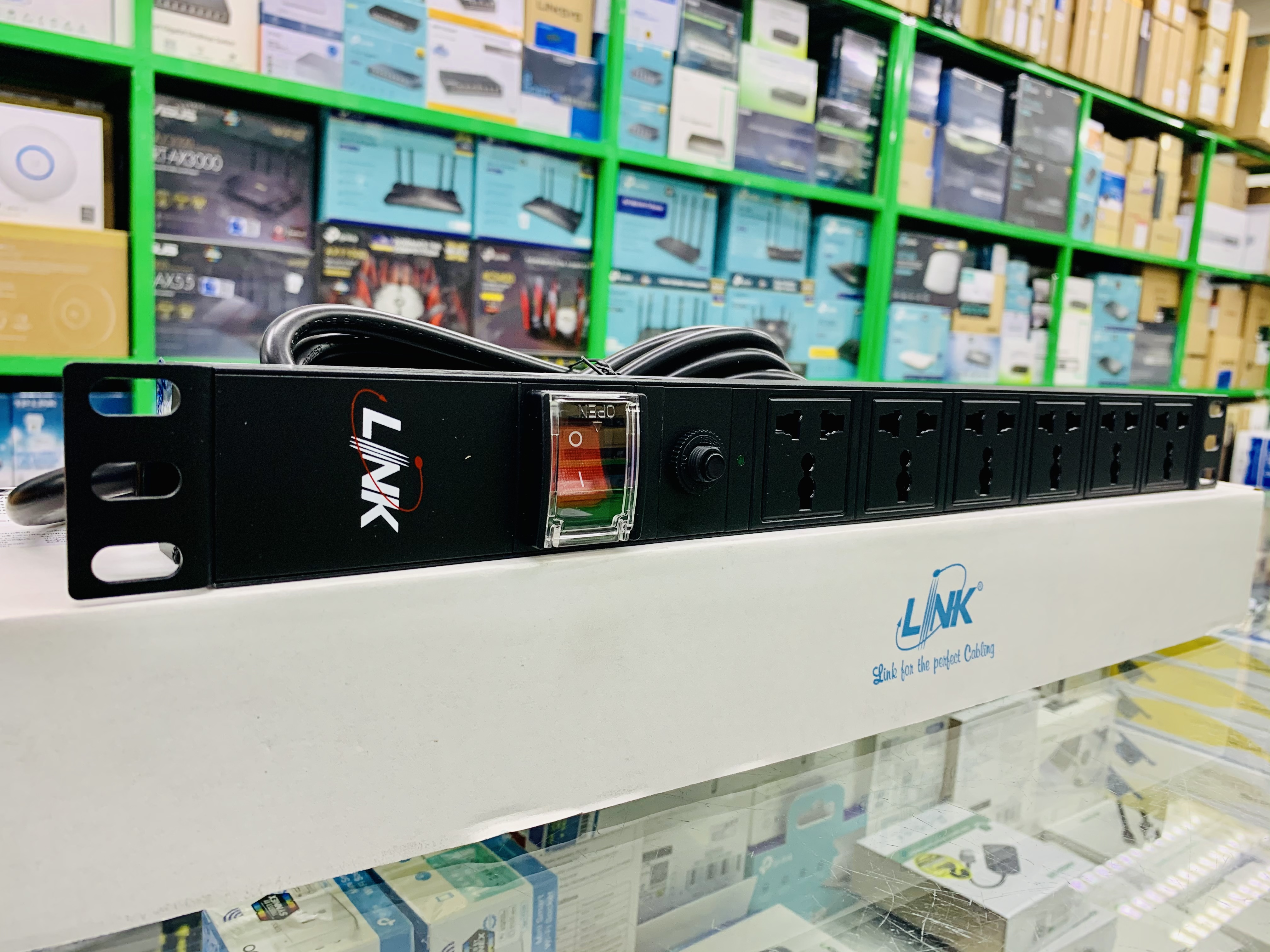 PDU 6 Universal Outlet CH-10306