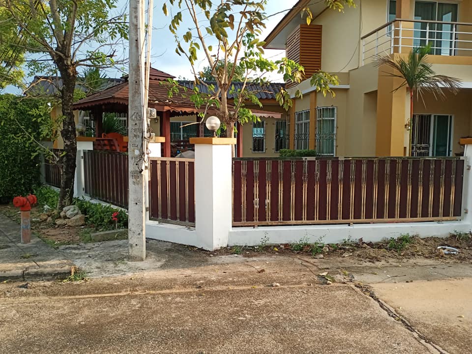 ประตูรั้วสแตนเลสอลูมิเนียมลายไม้ 0932734236 ช่างตั้ม รุ่งเรืองสแตนเลส