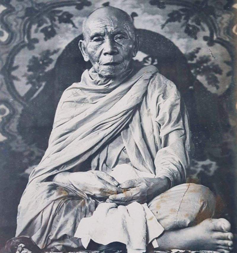 พ่อท่านคล้าย วาจาสิทธิ์ เนื้อว่านชานหมาก ส.ข.๑ พิมพ์เล็ก หลังยันต์สาม สภาพสวยมีหน้ามีตา พิมพ์คมชัดลึก เนื้อหาจัดจ้าน เม็ดแร่ครบสูตร เนื้อชานหมากยุคแรก