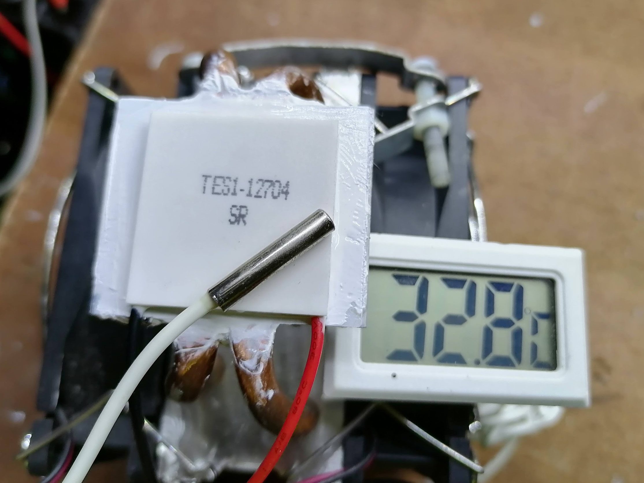 TEC1-12704SR(30*30mm) 12V Peltier Refrigeration Plate(แผ่นร้อน-เย็น) แผ่นเพลเทียร์