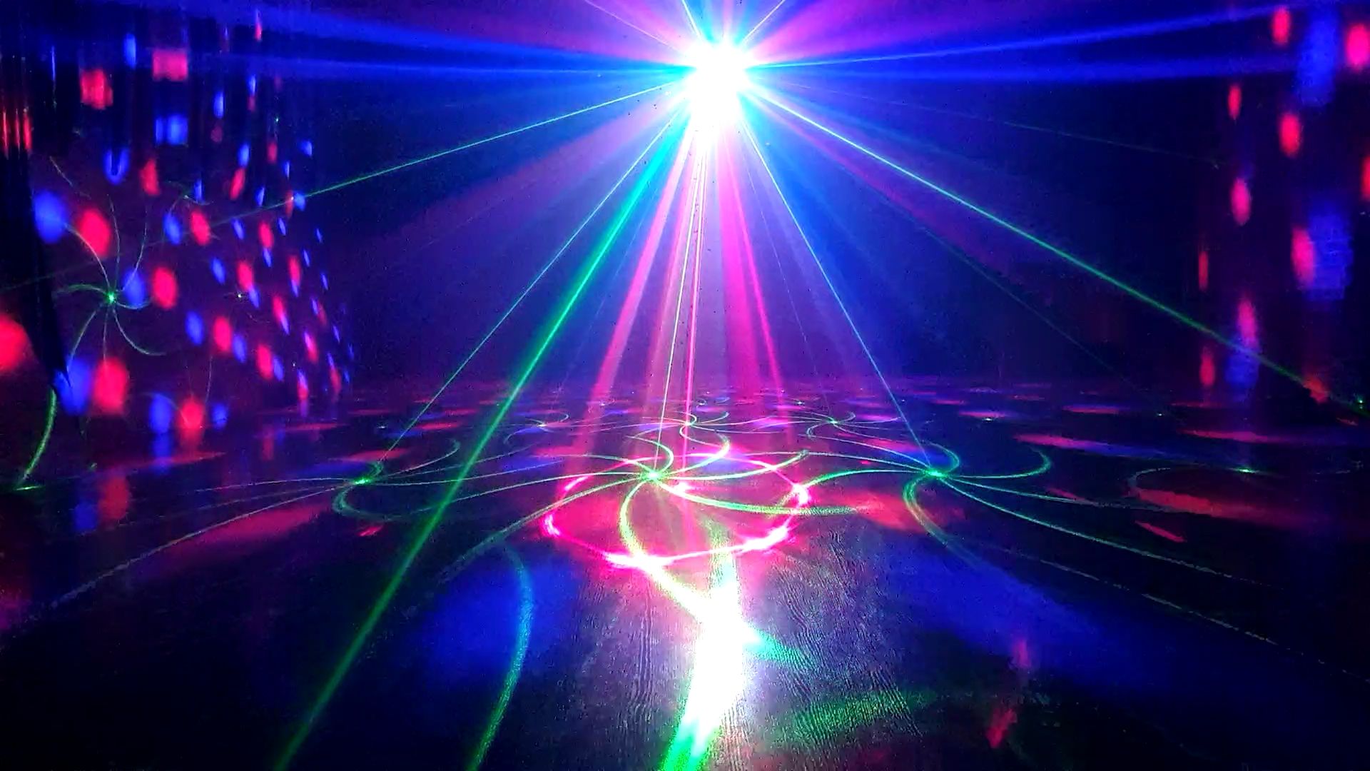 ไฟเธค เลเซอร์ เมจิกบอล รุ่นใหม่ คุณภาพดี ราคาถูก รับประกันความตื๊ด เหมาะทุกปาร์ตี้และสถานบันเทิงทุกขนาด ช่วงโปรโมชั่น ฟรีค่าขนส่ง 16in1 laser magic ball