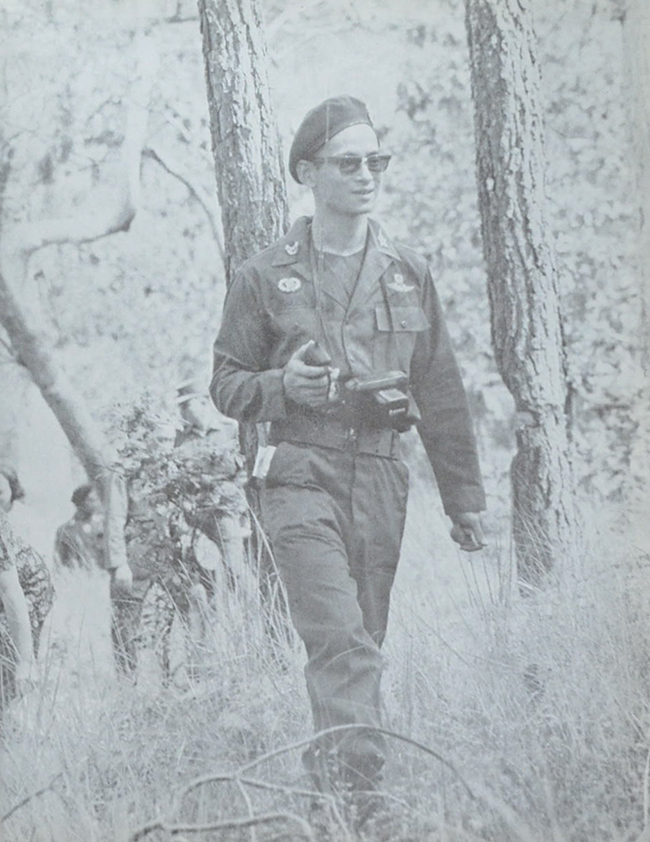 ประมวลพระบรมฉายาลักษณ์ พระราชกรณียกิจ และ พระราชจริยาวัตร (ภาษาไทย-อังกฤษ)