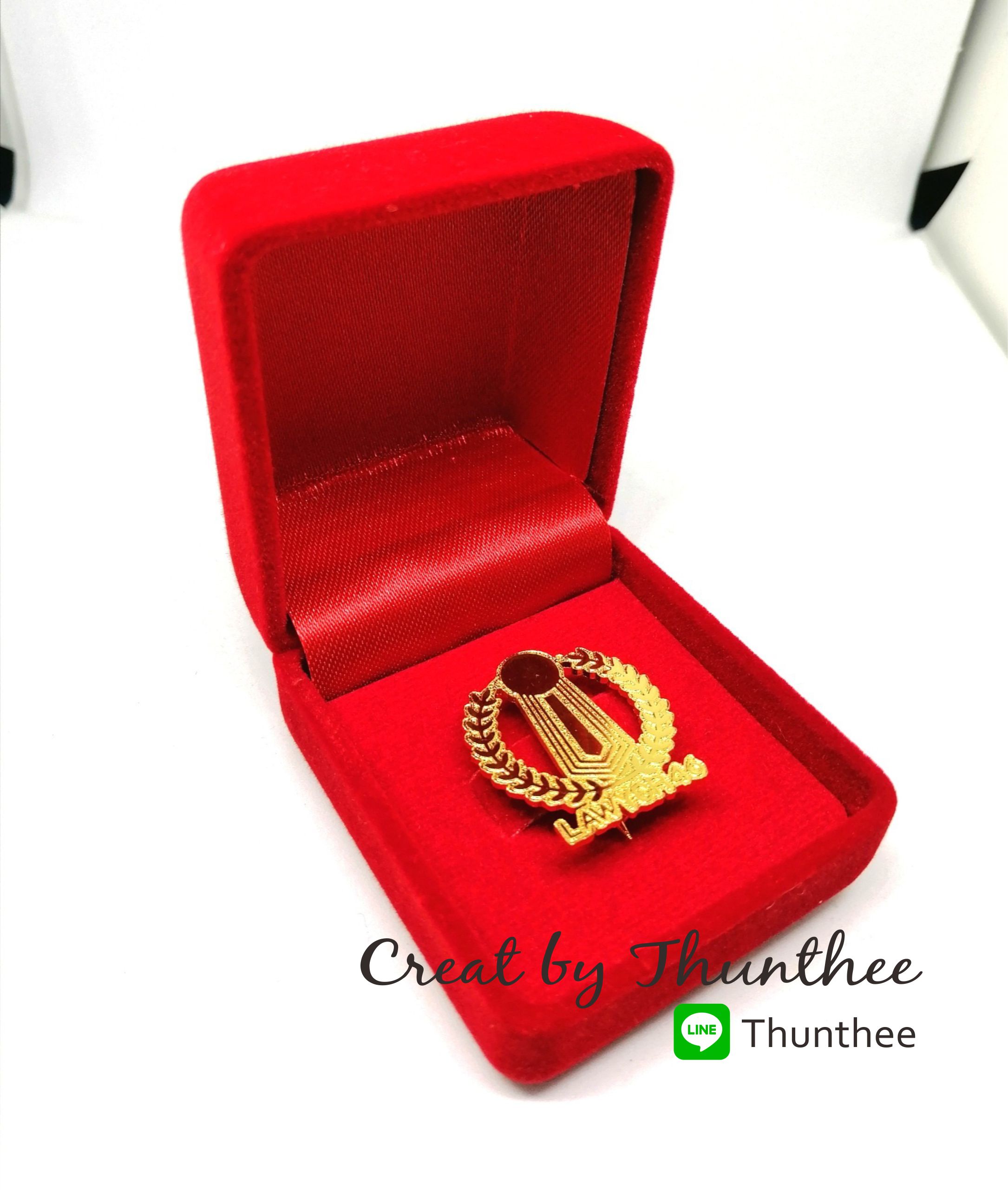 เข็มกลัดฉลุ พร้อมกล่อง