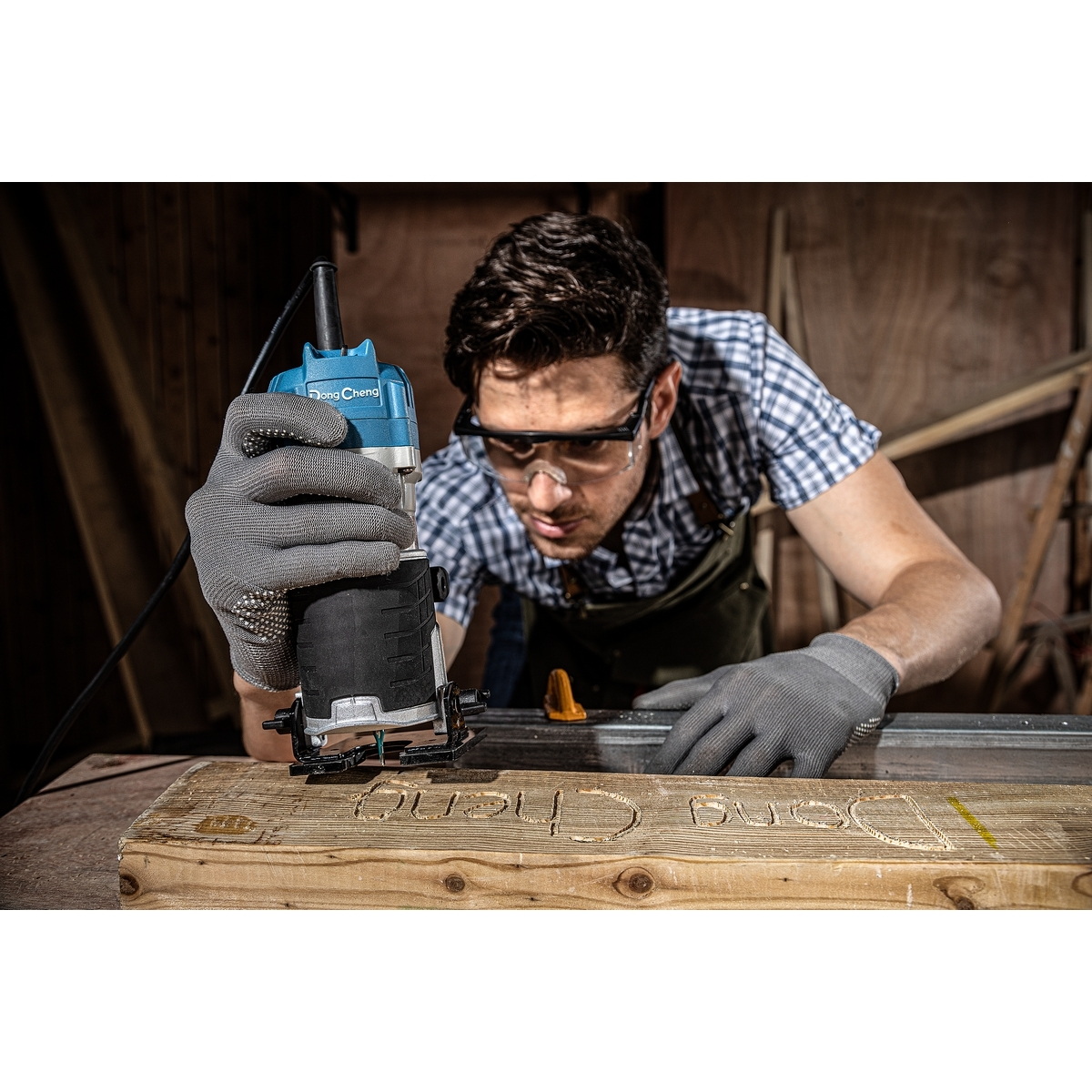 Dong Cheng DMP04-6 เครื่องทริมเมอร์ เซาะร่อง 1/4" 550W