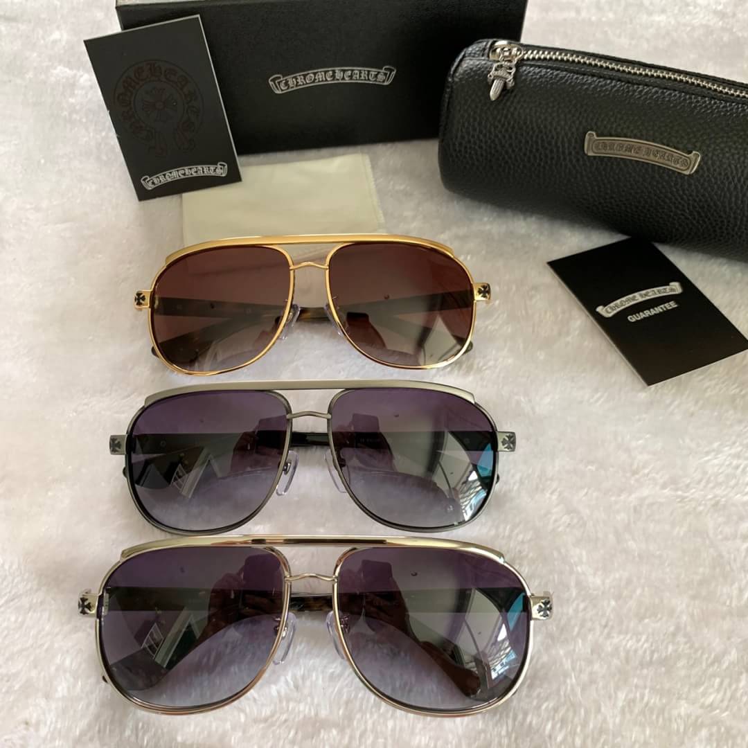 #olschromeglasses CHROME HEARTS 🖤พร้อมส่ง งานออริ🖤 Model : BONEYARD I Size : 63-16-145 mm Color : black, silver, gold Full set ราคา 2,500 บาท เป็นงานที่รายละเอียดเยอะมากๆอีดตัวหนึ่ง วัสดุเกรดพรีเมี่ยง เงินแท้ น้ำหนักเท่าของจริง สวยทุกอณูเล