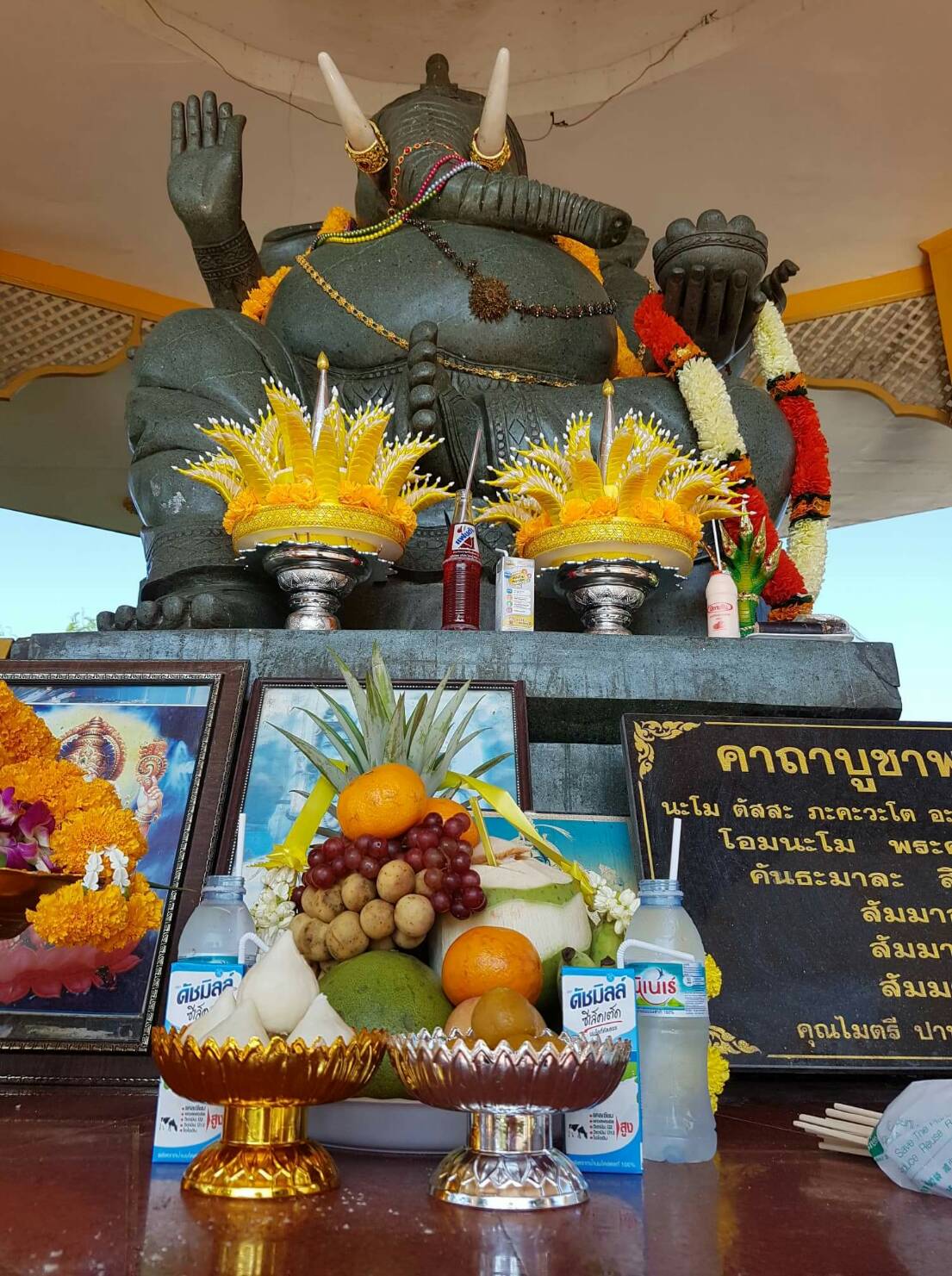 ชุด มหานวบูชา 99 ลูก - (โมทกะเศรษญี 49 ลูก, โมติคูร์ลาดู 50 ลูก ใบพลู เทียน และ ผงเจิม)