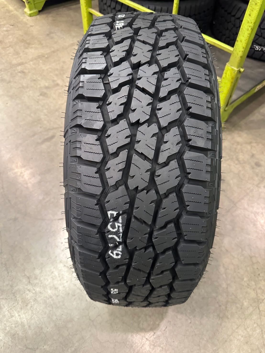 ยาง Yokohama G018 ขนาด245/70R16